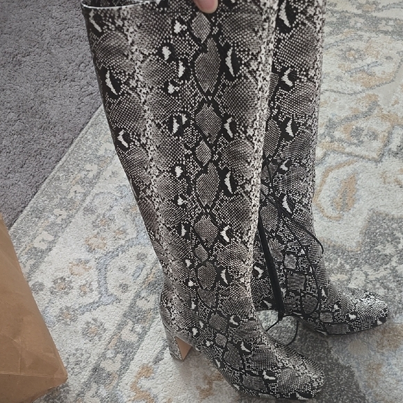 Snakeskin Pattern Knee-High Boots - Picture 1 of 3